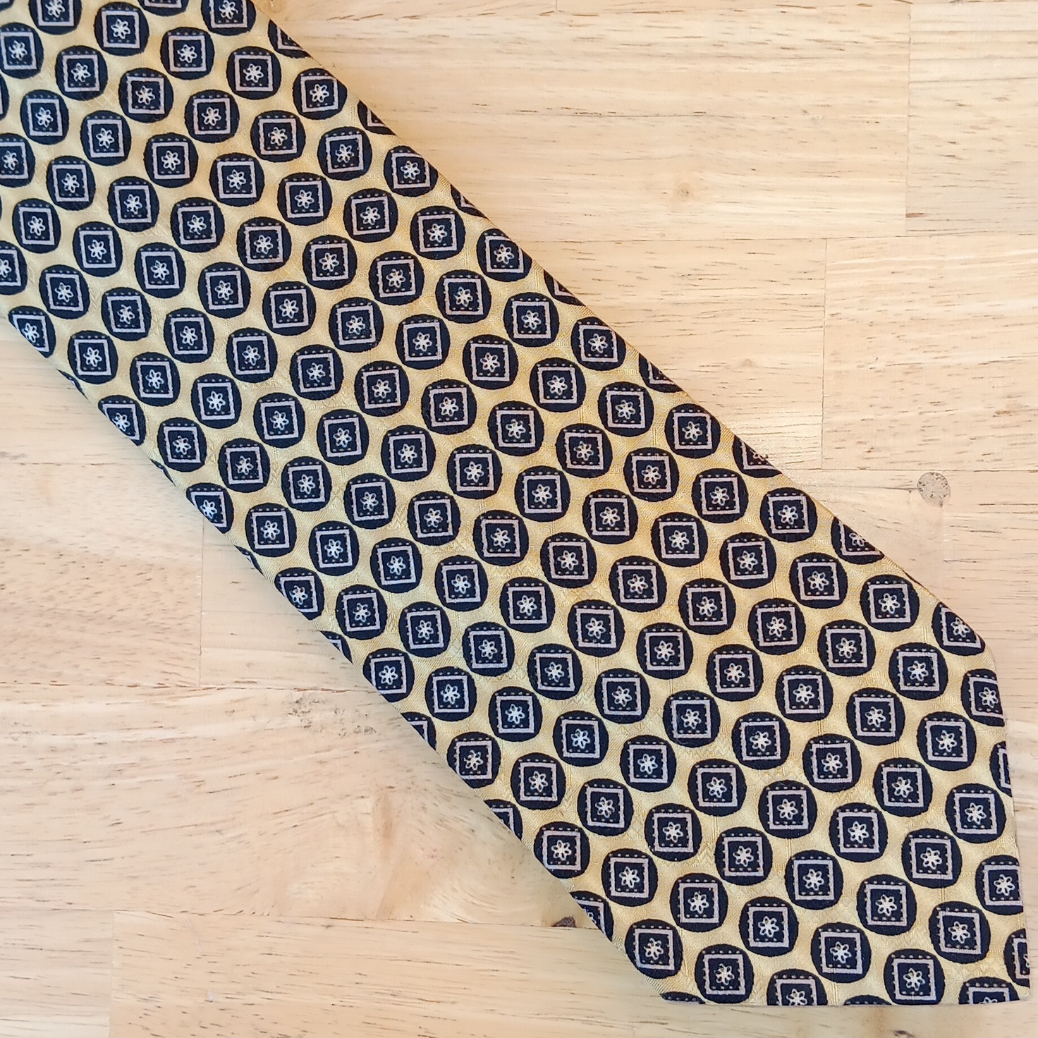 Brioni Gold And Black Geometric Tie